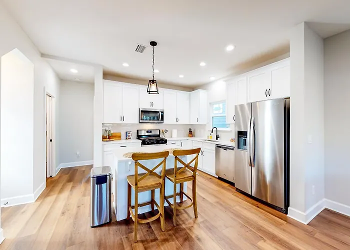 Holiday home Downtown - Wifi Ac Private Washer&dryer & Balcony - Dog-friendly Pensacola
