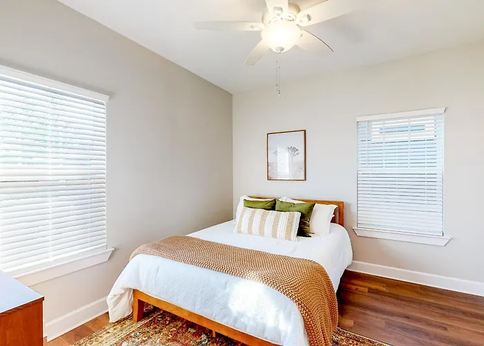 Downtown - Wifi Ac Private Washer&dryer & Balcony - Dog-friendly * Pensacola