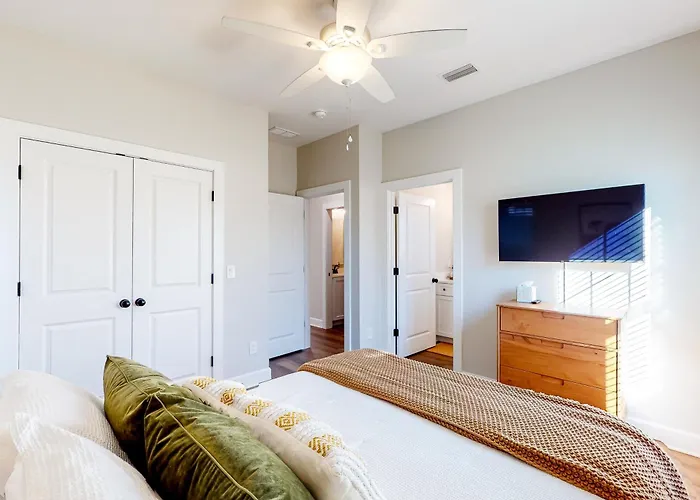 Holiday home Downtown - Wifi Ac Private Washer&dryer & Balcony - Dog-friendly Pensacola
