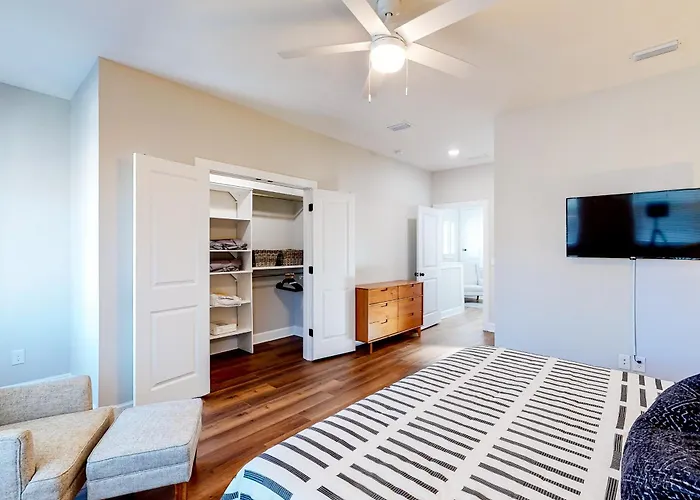 Holiday home Downtown - Wifi Ac Private Washer&dryer & Balcony - Dog-friendly *