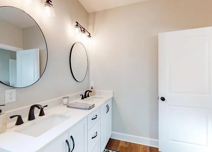 Downtown - Wifi Ac Private Washer&dryer & Balcony - Dog-friendly * Pensacola